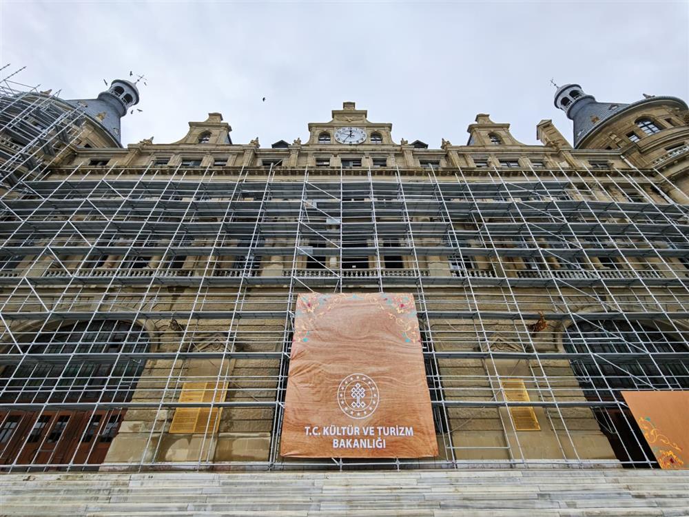 “Haydarpaşa ve Sirkeci tren garıdır